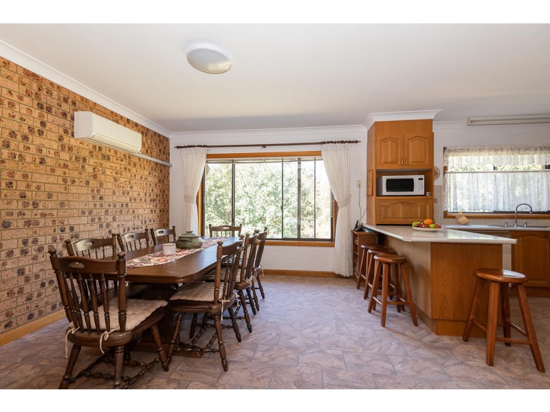 6 Cutharich Place, Moruya NSW 2537