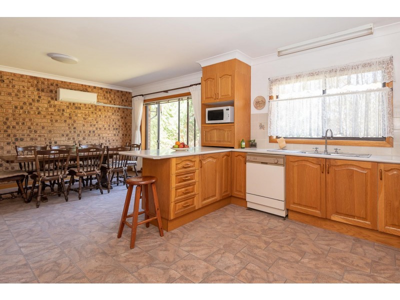 6 Cutharich Place, Moruya NSW 2537