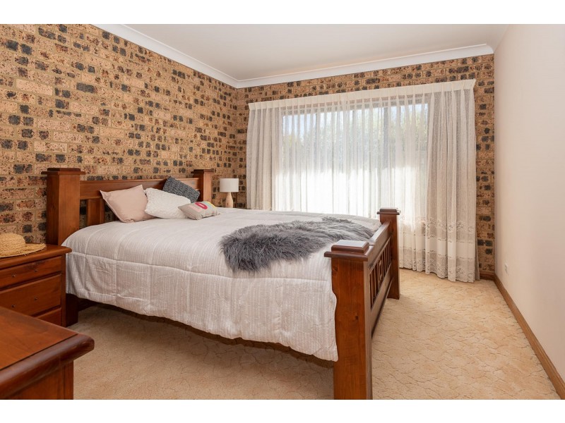 6 Cutharich Place, Moruya NSW 2537