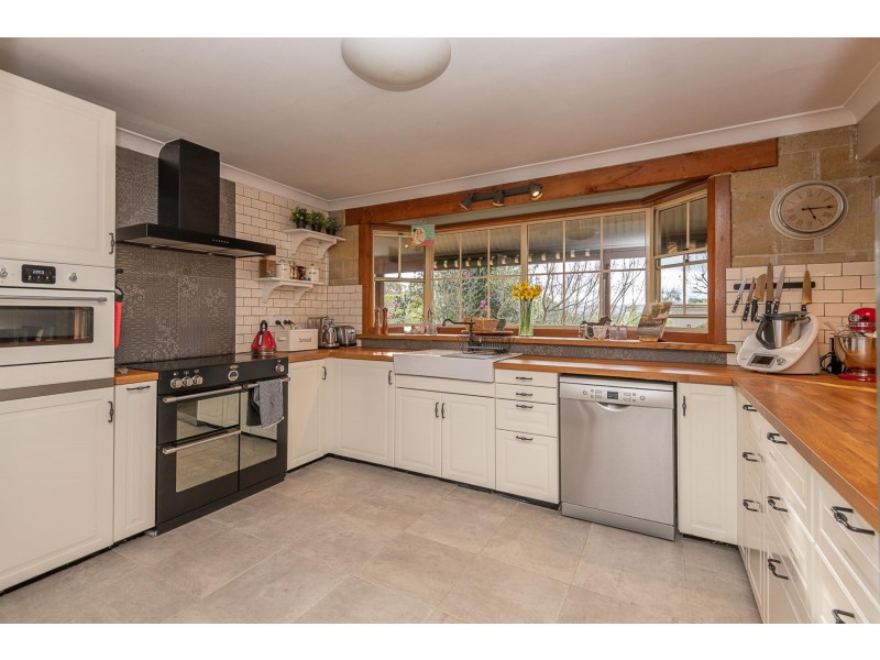 9 Wamban Road, Moruya NSW 2537