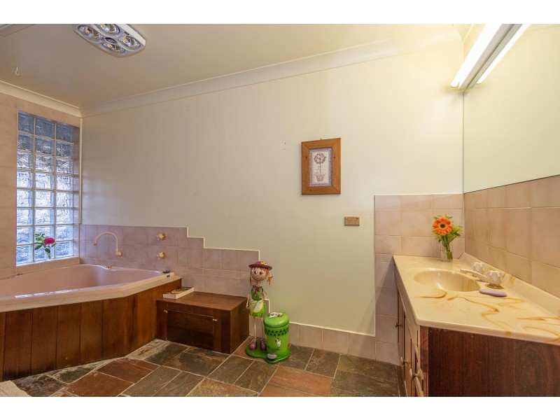 9 Wamban Road, Moruya NSW 2537