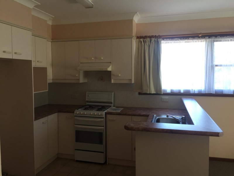 69 Yarragee Rd, Moruya NSW 2537