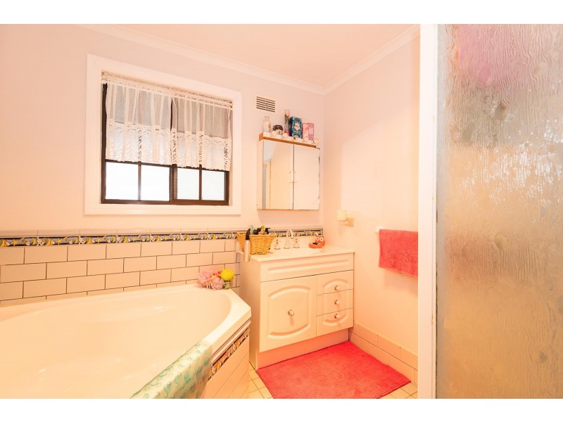 27 Luck Street, Moruya NSW 2537