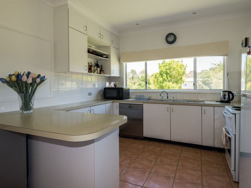 10 Glenduart Grove, Moruya NSW 2537