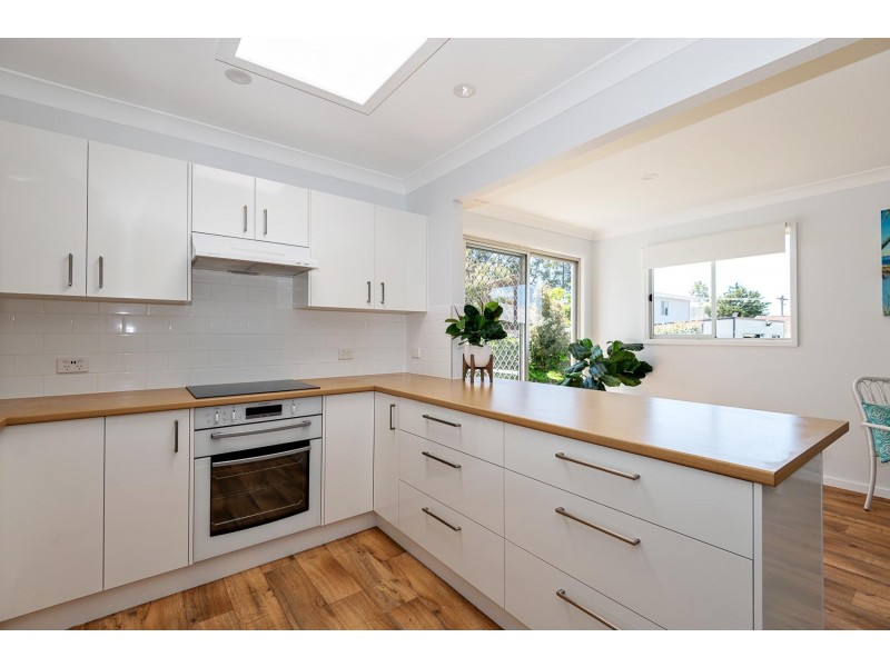 18 Pacific Road, Surf Beach NSW 2536