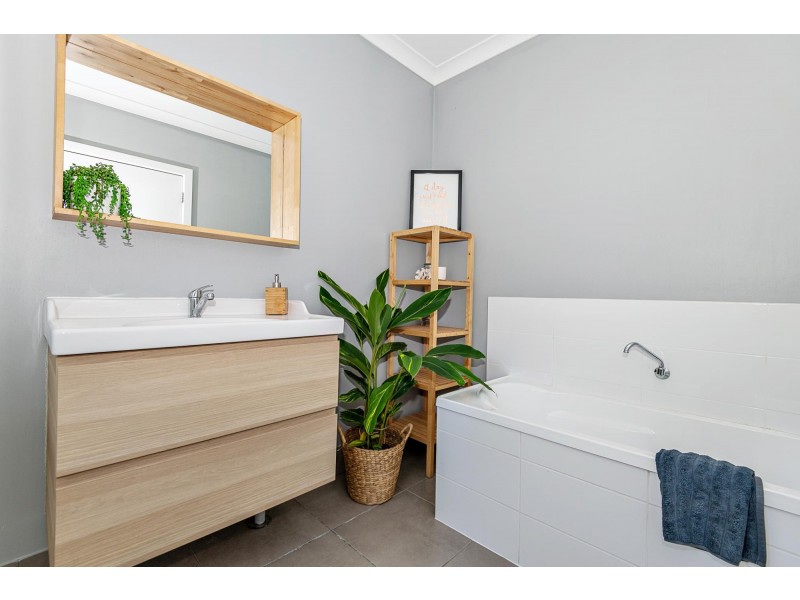 38 Collett Place, Meringo NSW 2537