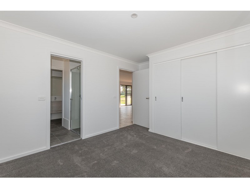 20 Joy Place, Moruya NSW 2537