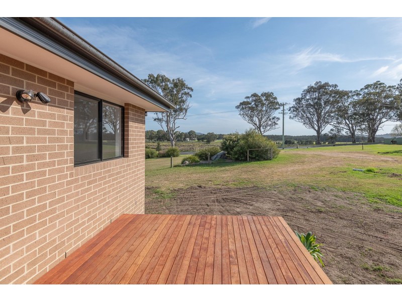 20 Joy Place, Moruya NSW 2537
