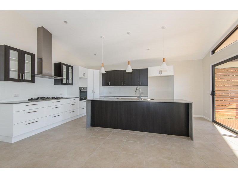 5 Dell Parade, Moruya Heads NSW 2537