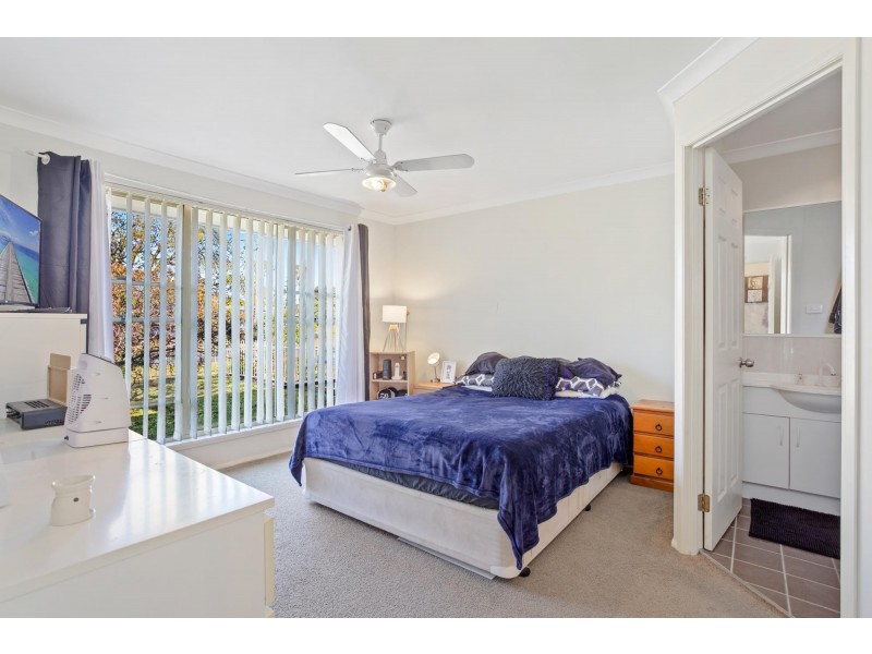 28 Yarralumla Crescent, Tomakin NSW 2537