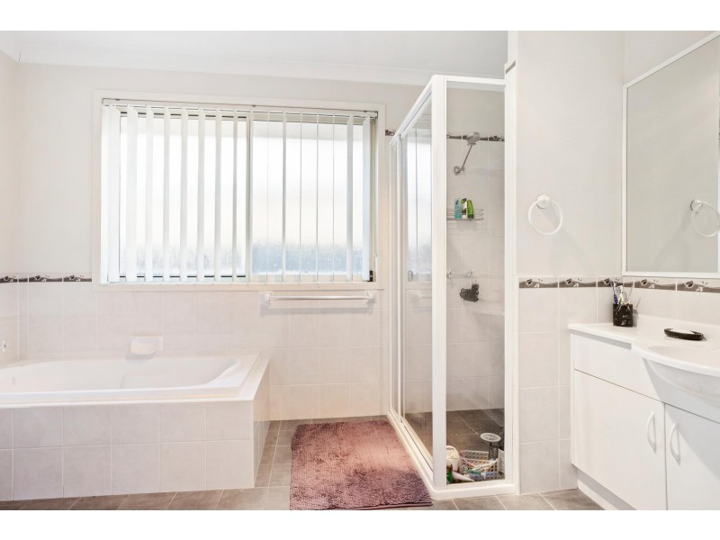 28 Yarralumla Crescent, Tomakin NSW 2537