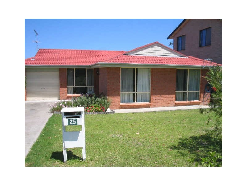 25 Lake Street, Tuross Head NSW 2537