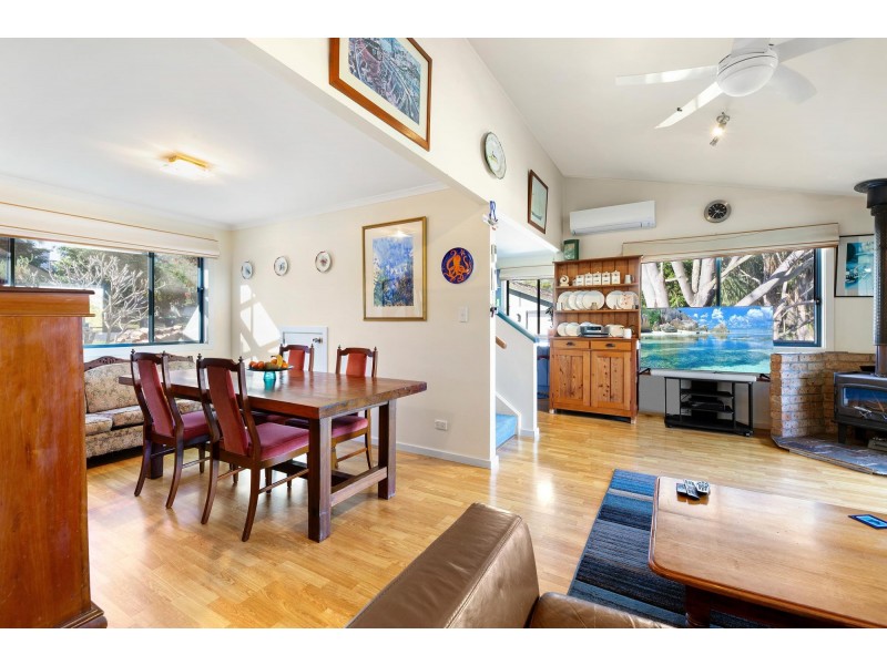 11 Forest Parade, Tomakin NSW 2537