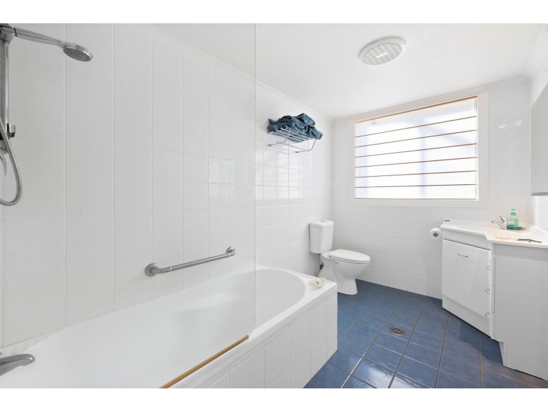 11 Forest Parade, Tomakin NSW 2537