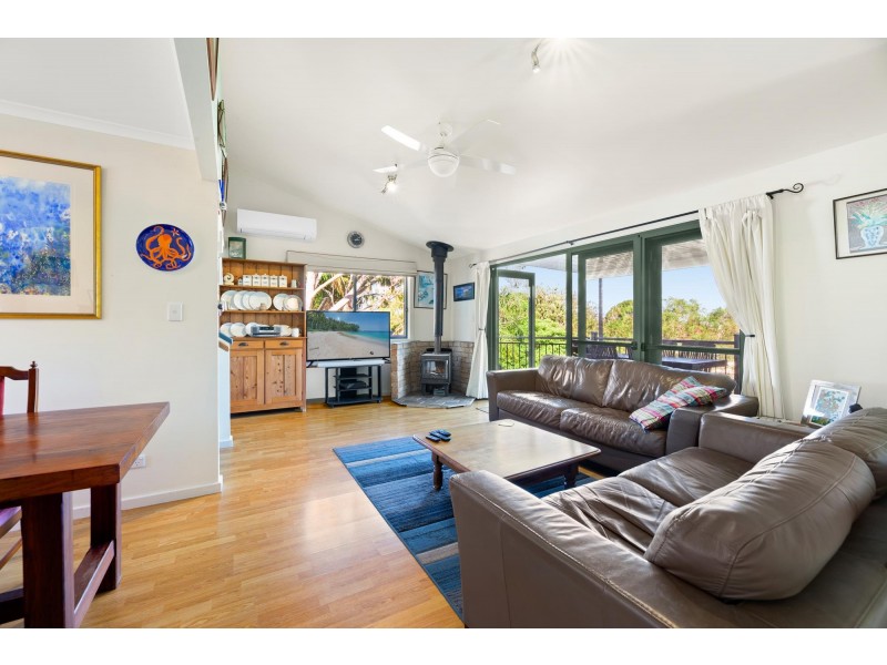 11 Forest Parade, Tomakin NSW 2537