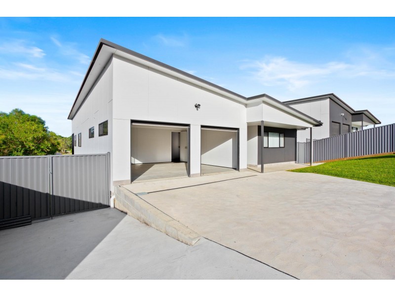 5 Swan Ridge Place, Moruya NSW 2537