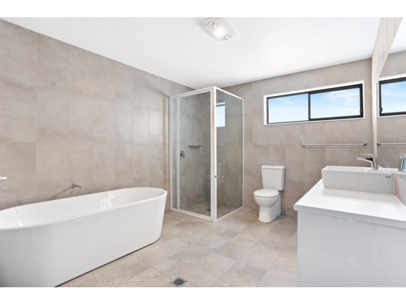 5 Swan Ridge Place, Moruya NSW 2537