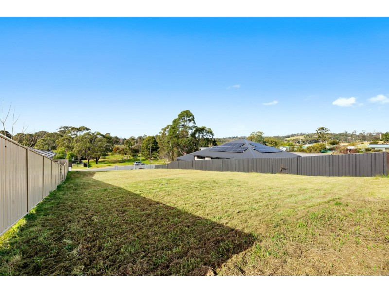 16 Patterson Close, Moruya NSW 2537