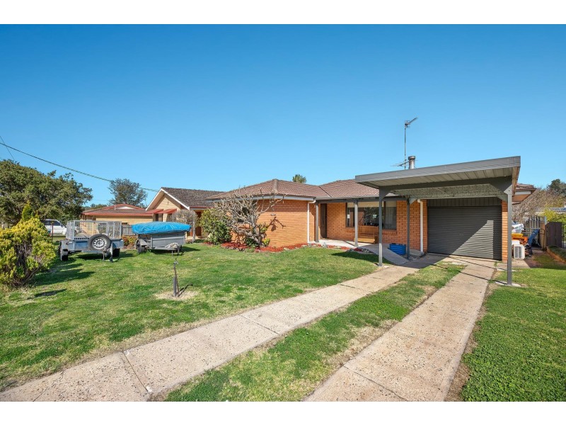19 Shore Street, Moruya NSW 2537