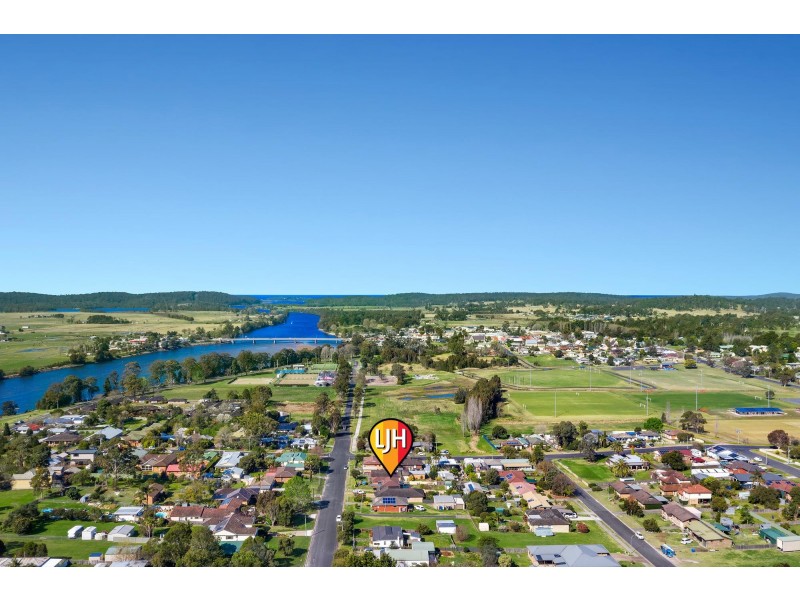 19 Shore Street, Moruya NSW 2537