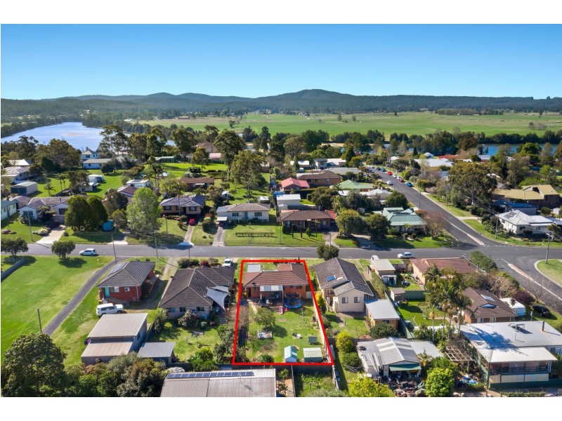 19 Shore Street, Moruya NSW 2537