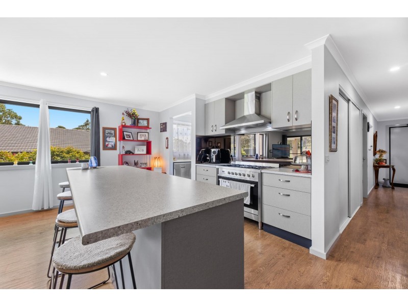 8 Swan Ridge Place, Moruya NSW 2537