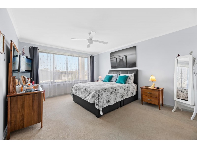 8 Swan Ridge Place, Moruya NSW 2537