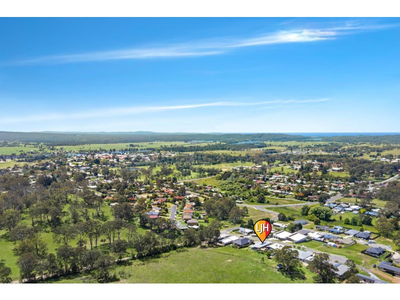 8 Swan Ridge Place, Moruya NSW 2537