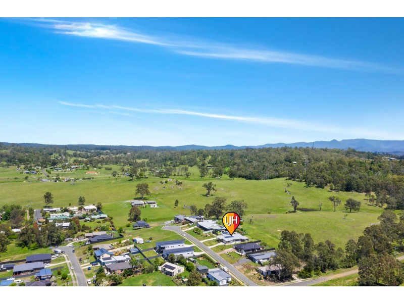8 Swan Ridge Place, Moruya NSW 2537
