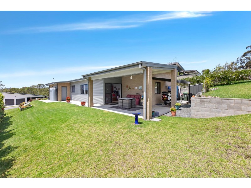 8 Swan Ridge Place, Moruya NSW 2537