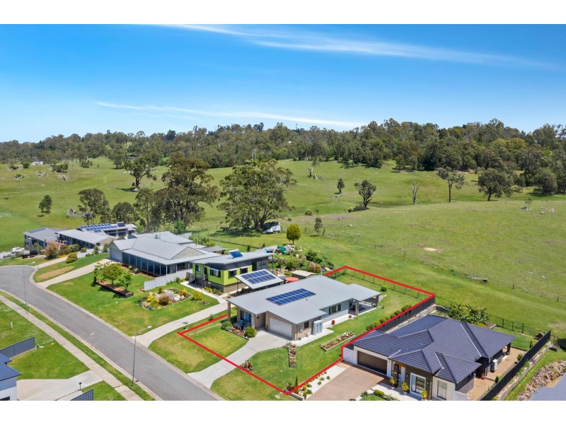8 Swan Ridge Place, Moruya NSW 2537
