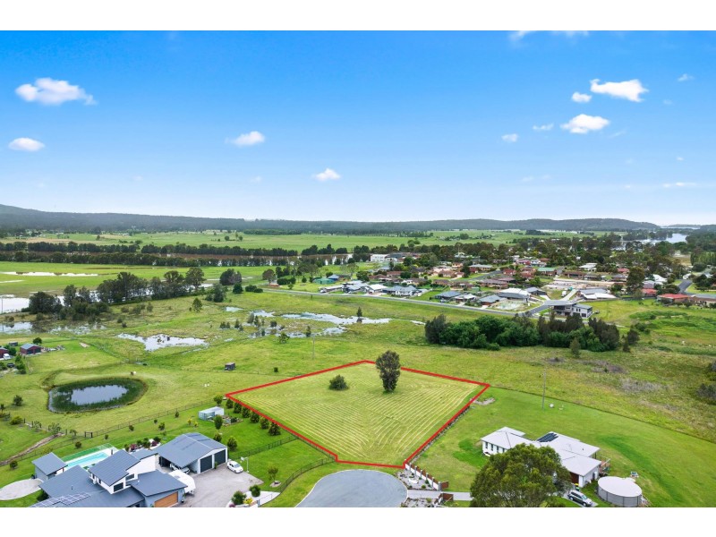 15 Redtree Place, Moruya NSW 2537
