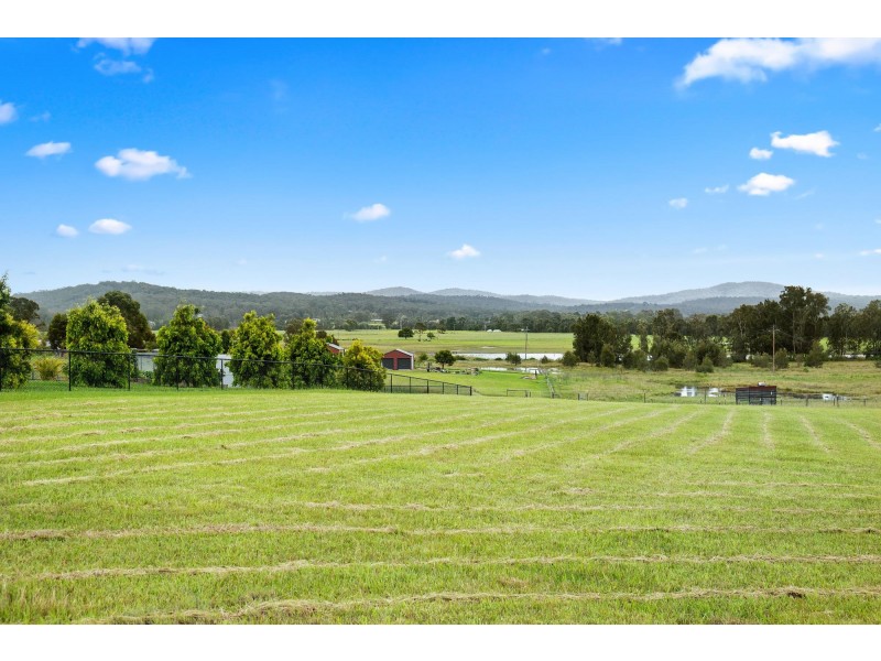 15 Redtree Place, Moruya NSW 2537