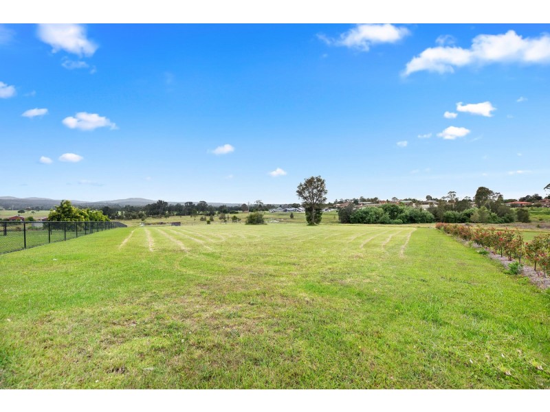 15 Redtree Place, Moruya NSW 2537