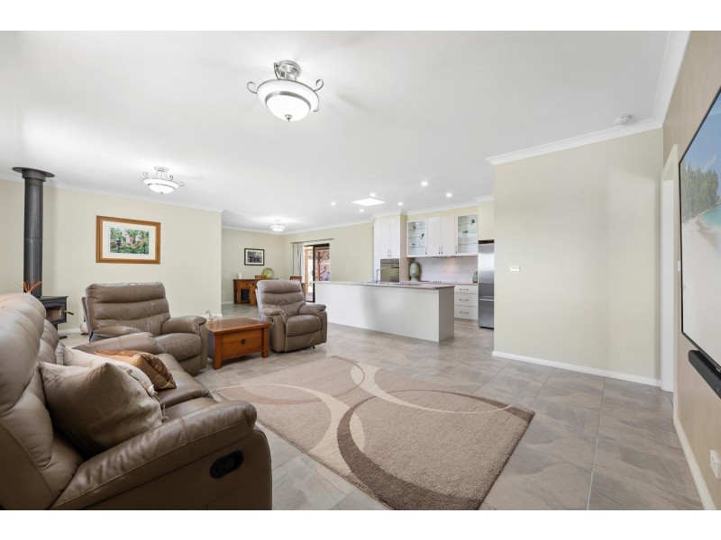 8 Brindabella Street, Bergalia NSW 2537