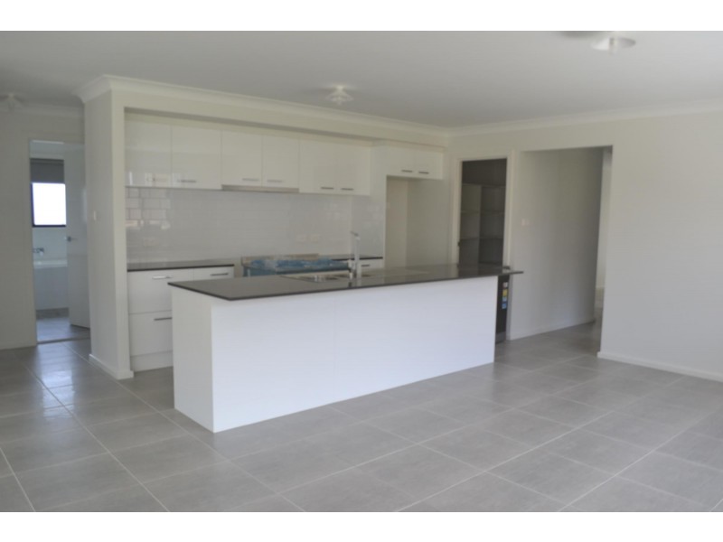 6 Joy Place, Moruya NSW 2537