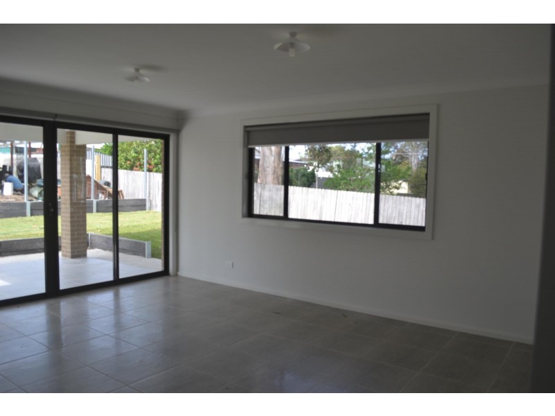 6 Joy Place, Moruya NSW 2537