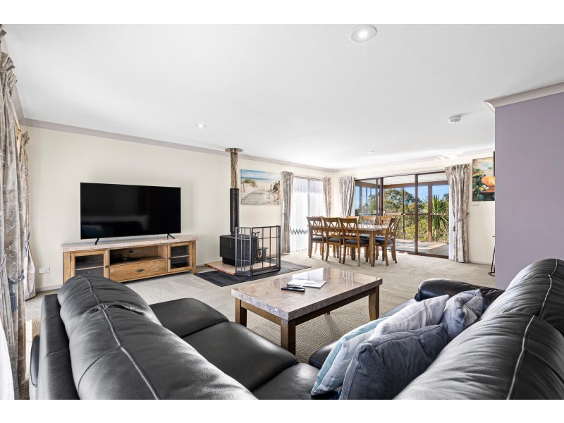 16 Hazel Road, Moruya Heads NSW 2537