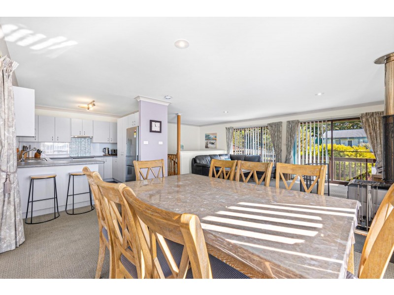 16 Hazel Road, Moruya Heads NSW 2537