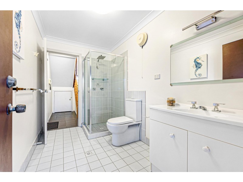 16 Hazel Road, Moruya Heads NSW 2537