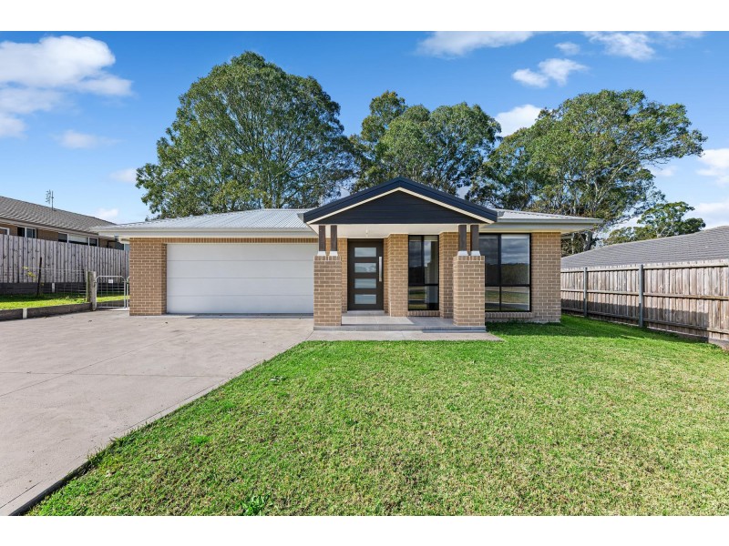 6 Joy Place, Moruya NSW 2537