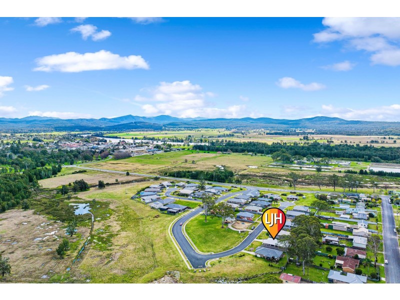 6 Joy Place, Moruya NSW 2537