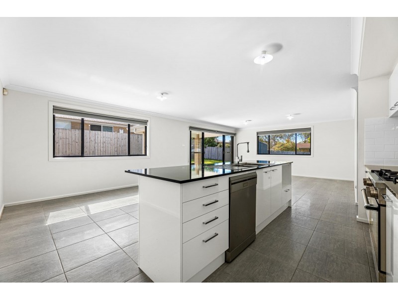 6 Joy Place, Moruya NSW 2537