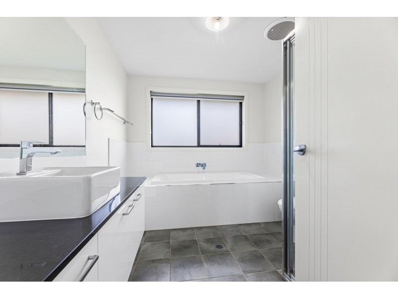 6 Joy Place, Moruya NSW 2537