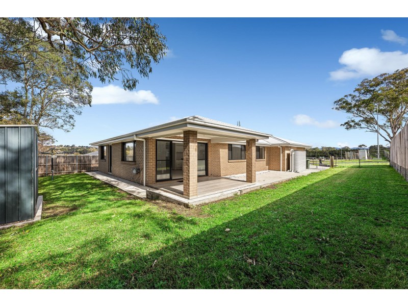 6 Joy Place, Moruya NSW 2537