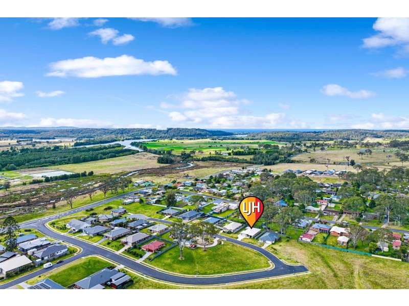 6 Joy Place, Moruya NSW 2537