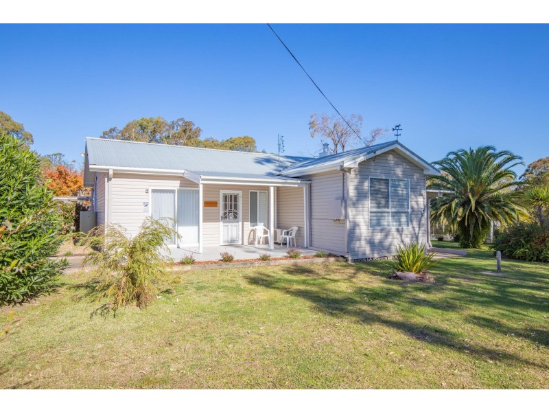 49 Bergalia Street, Moruya NSW 2537