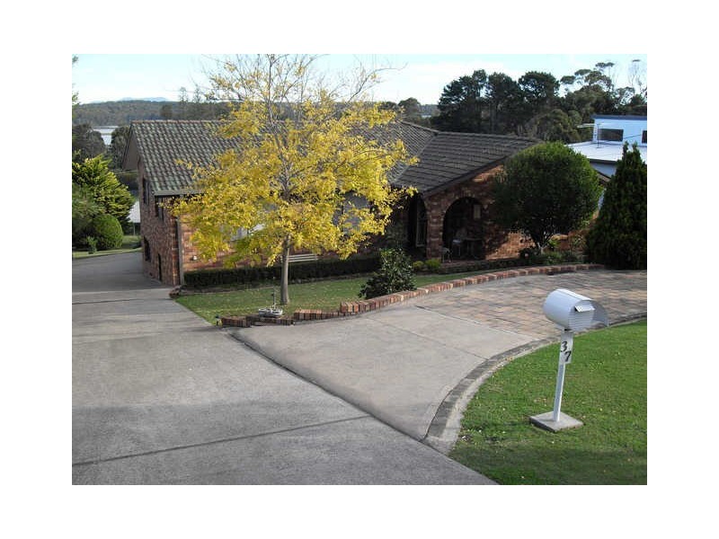 37 Beatty Crescent, Tuross Head NSW 2537