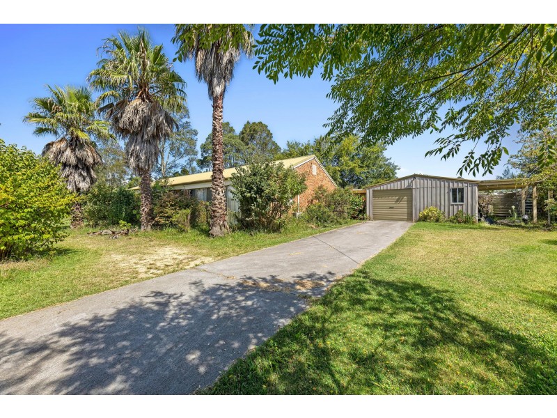 24 Glenduart Grove, Moruya NSW 2537