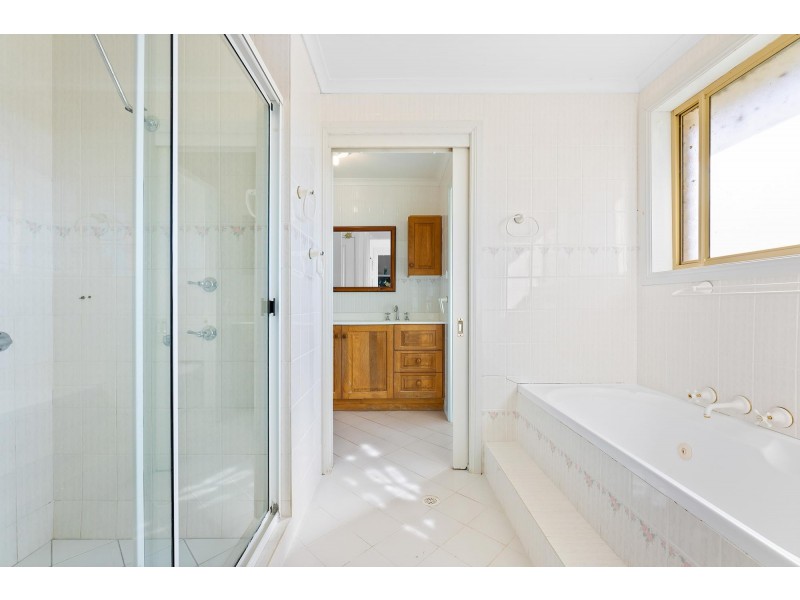 11 Glenduart Grove, Moruya NSW 2537